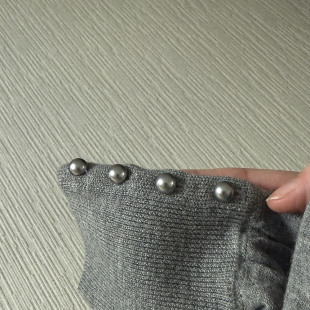 Talbots 100% Marino wool Gray Sweater medium petite - Picture 3 of 5